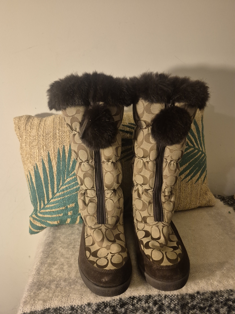 Coach Theona Signature Jaquard Fur Trim Zip Brown Winter Boots Women's Size 8.5B